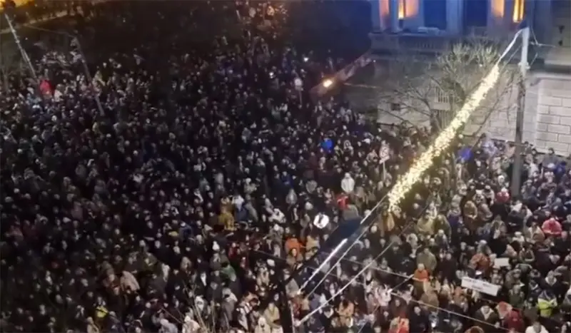 Сербская оппозиция вывела сторонников на улицу, заявив о якобы «украденных выборах»
