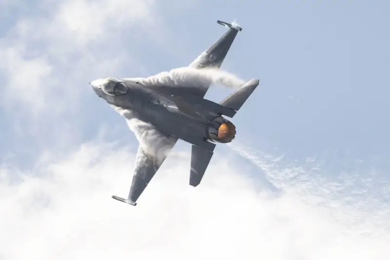 Минобороны Норвегии назвало сроки начала поставок F-16 ВСУ