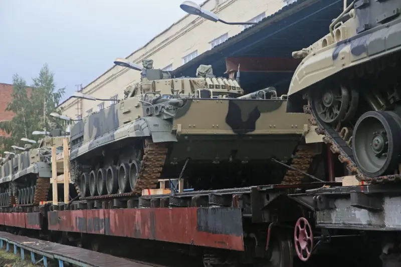 Мантуров: Производство и поставки в войска некоторых вооружений увеличились в 10-12 раз