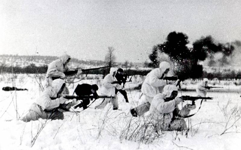 1943 में डोनबास की लाल सेना की मुक्ति की प्रस्तावना के रूप में वोरोशिलोवग्राद में "छलांग"