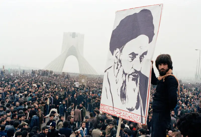 Illusie in foto's. Waarom won Khomeini?