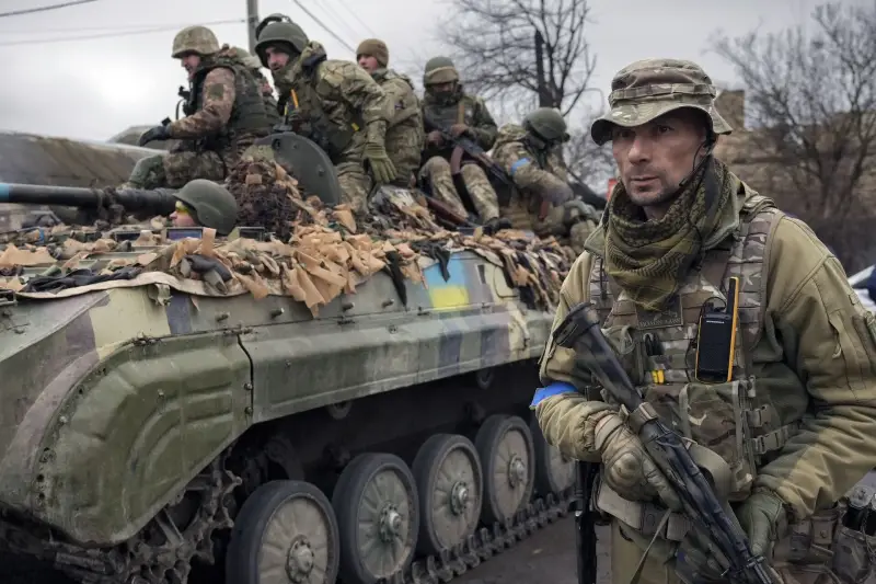 “İnsan gücüne en büyük zarar”: Ukrayna Silahlı Kuvvetlerinin taktikleri Amerikan milyarları olmadan nasıl değişecek