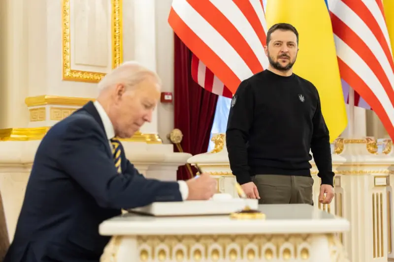 Джо Байден пригласил Зеленского посетить Вашингтон и обсудить «нужды Украины»