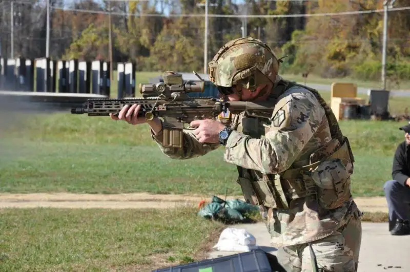 На вооружение армии США поступают новое стрелковое оружие и оптика