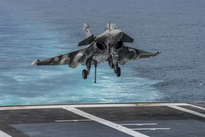 Франция подтвердила готовность обеспечить авиакрыло индийского авианосца Vikrant истребителями Rafale-M
