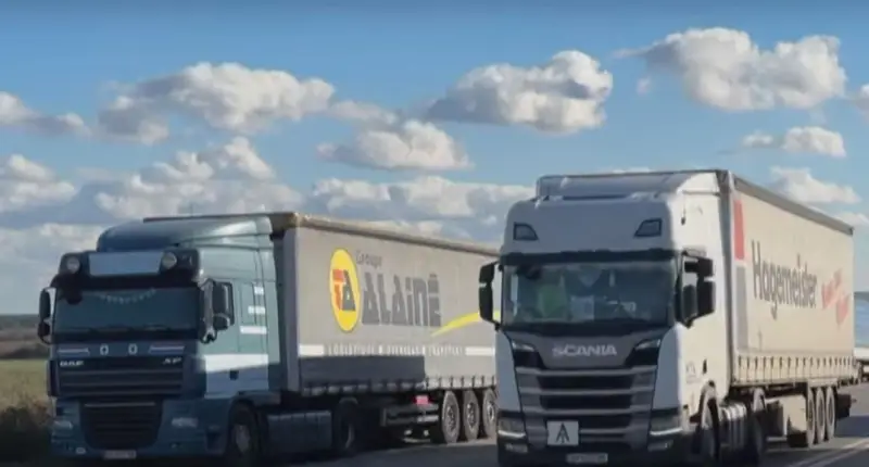 Власти Литвы обвинили Польшу в задерживании литовских грузовиков с помощью для Украины