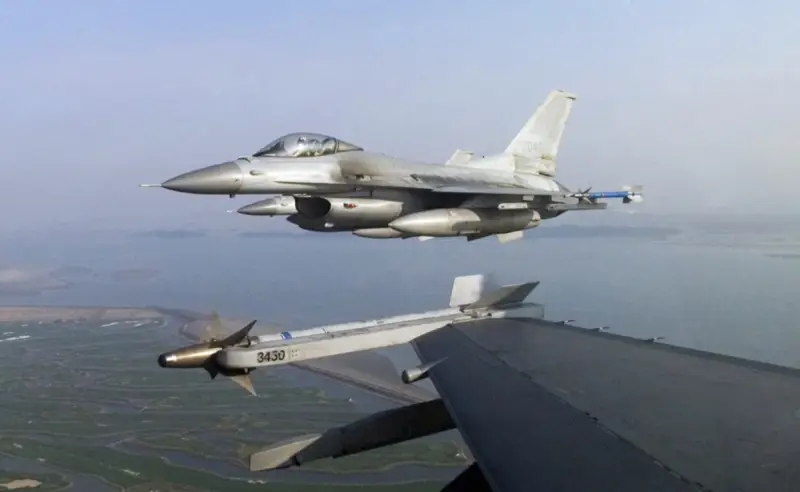 Власти Южной Кореи заявили о входе в опознавательную зону ПВО страны военных самолетов России и Китая