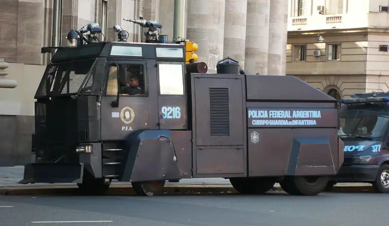 На марше протеста против ориентированного на США нового правительства Аргентины произошли столкновения с полицией