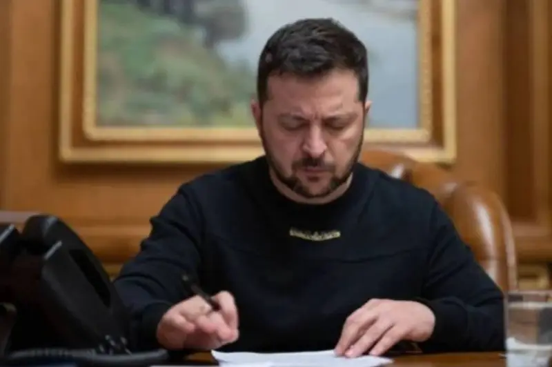 Украинский эксперт: Зеленский слишком поздно отдал приказ о строительстве укреплений на фронте