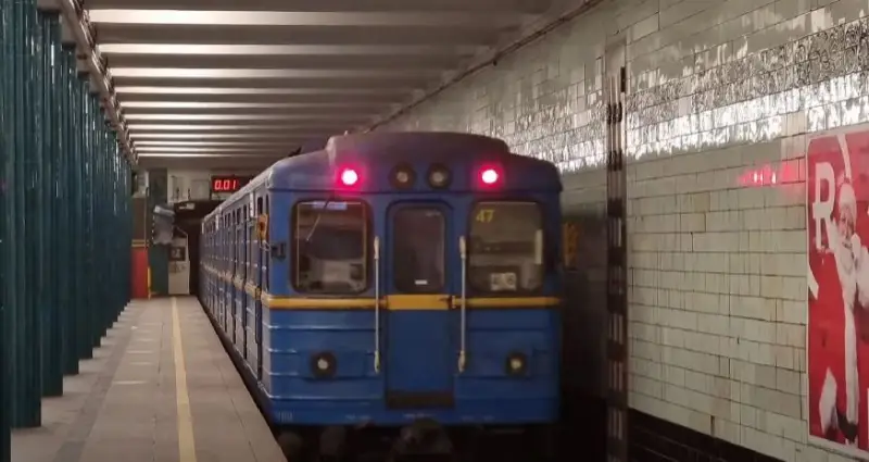 В Киеве из-за угрозы затопления тоннелей закрыли шесть станций метрополитена