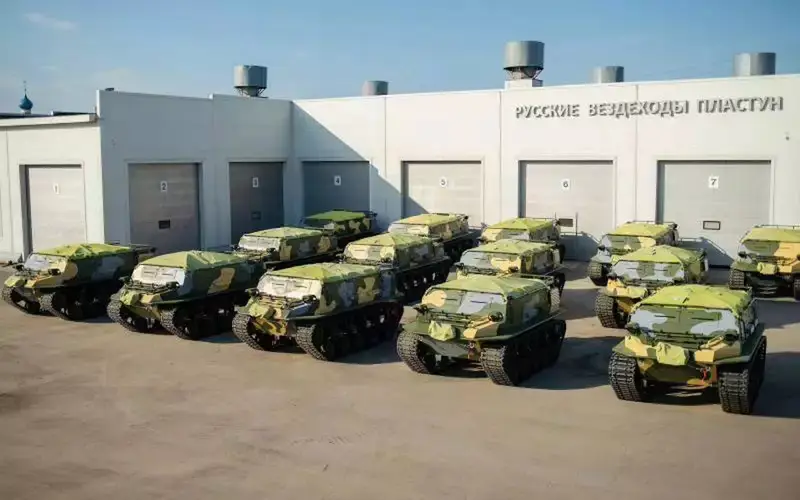En la zona de operaciones especiales se prueban los vehículos todoterreno "Plastun-SN"