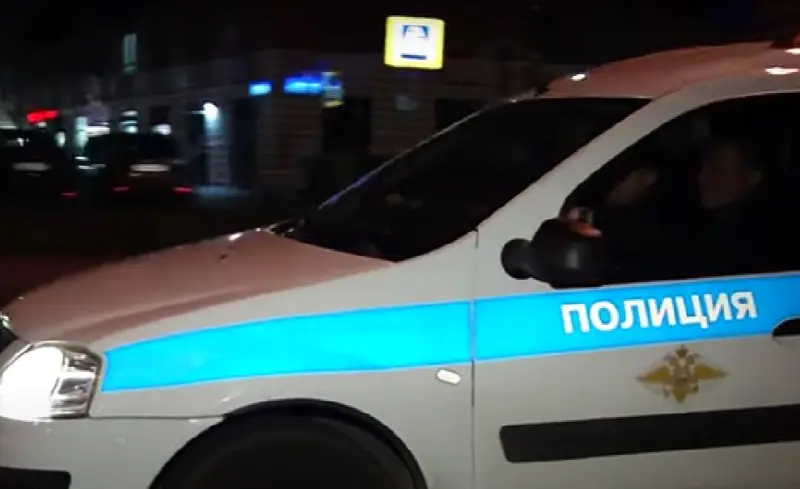 В Санкт-Петербурге полиция ищет неизвестного, залившего монтажной пеной дверь в квартиру российского военкора