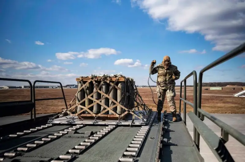 Представитель Белого дома заявил, что у США остались средства всего на 2 недели поддержки Украины