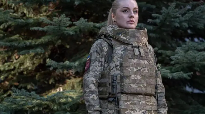 Украинское Минобороны утвердило первый бронежилет, адаптированный к женскому телу