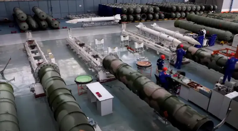 Az Egyesült Államok volt kongresszusi munkatársa: Oroszország ezernél több rakétát akar összeszerelni, hogy mélyen lecsaphasson Ukrajnába