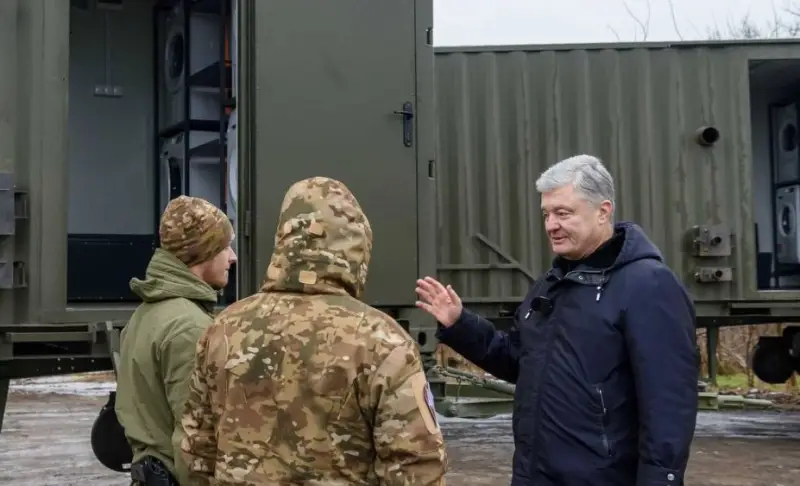 Экс-президент Украины Порошенко заявил о критической нехватке боеприпасов, дронов и систем ПВО в бригадах ВСУ на линии фронта