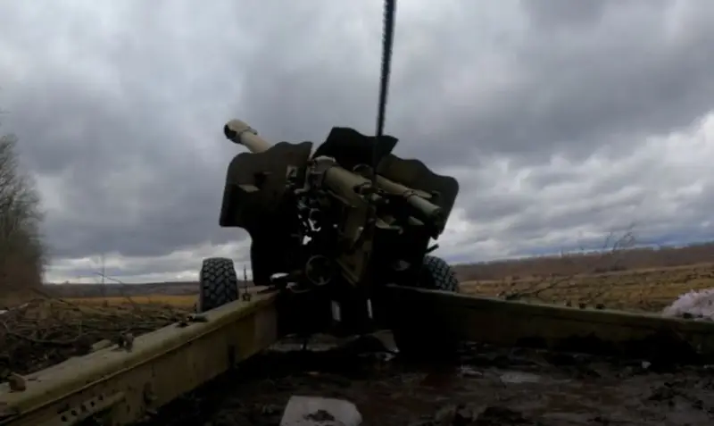 Артиллерия ВС РФ продолжила обстрел украинского плацдарма в селе Крынки на Херсонском направлении