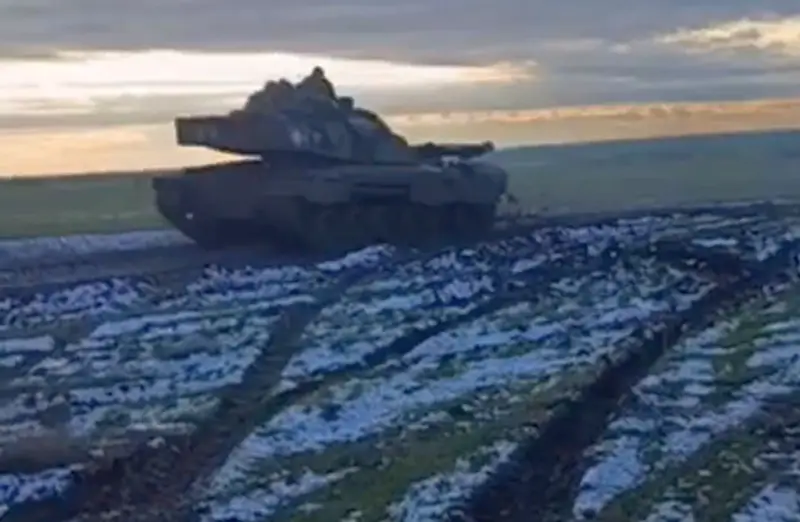 Показаны редкие кадры появления британского танка Challenger 2 украинской армии