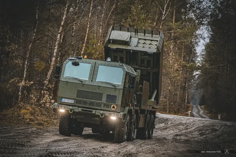 Польская армия получила очередную партию пусковых установок Homar-K - производную южнокорейских K239 Chunmoo