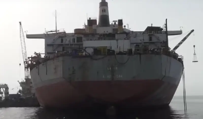 Йеменские хуситы заявили об атаках еще на два грузовых судна в Красном море