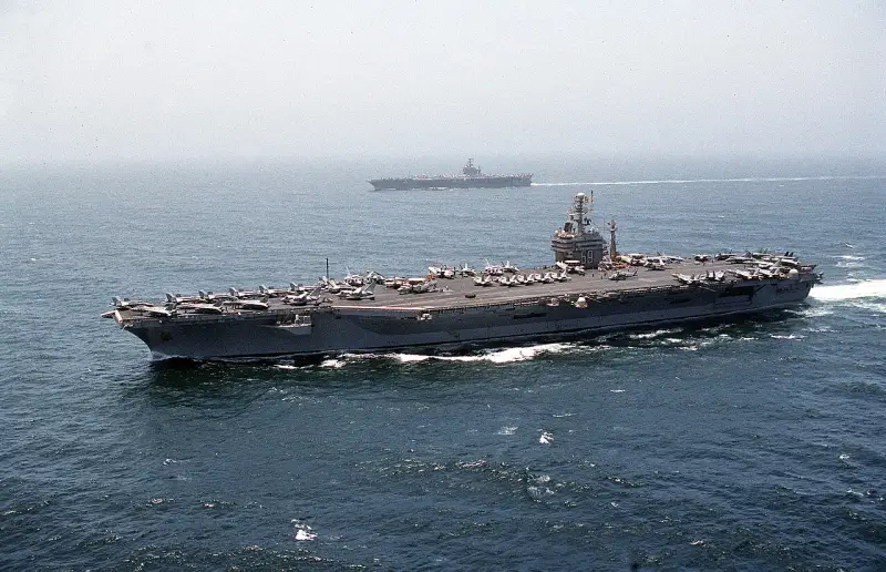 Des images du mouvement du groupe d'attaque de l'US Navy dirigé par le porte-avions Dwight Eisenhower, filmées par un drone iranien, sont apparues.