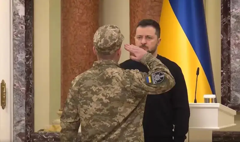 Seorang pakar militer Amerika memperingatkan akan adanya risiko tinggi pemecatan Zelensky oleh perwira Angkatan Bersenjata Ukraina yang tidak puas dengan kebijakannya.