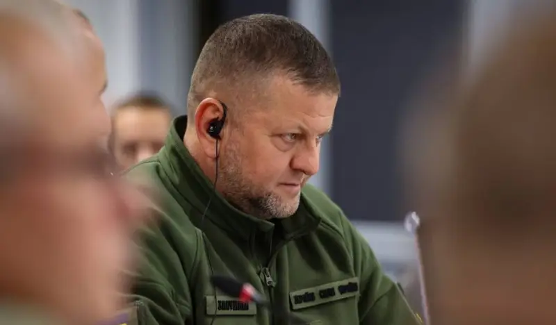 Главком ВСУ раскритиковал летние увольнения военкомов президентом Украины