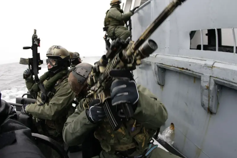 Командование ВМС США идентифицировало личности двоих спецназовцев – «морских котиков», пропавших во время миссии у берегов Сомали