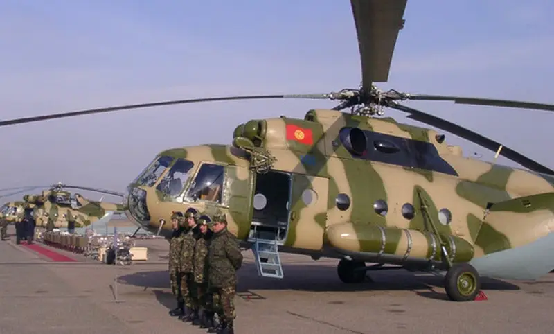 Военный вертолёт Ми-8 упал в столице Киргизии Бишкеке