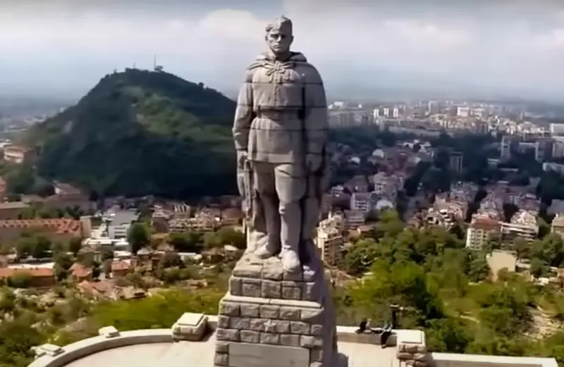 Власти болгарского города Пловдив предложили снести памятник советскому воину «Алёша»
