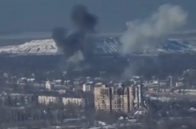Появились кадры с планирующими авиабомбами, падающими на позиции ВСУ в Авдеевке