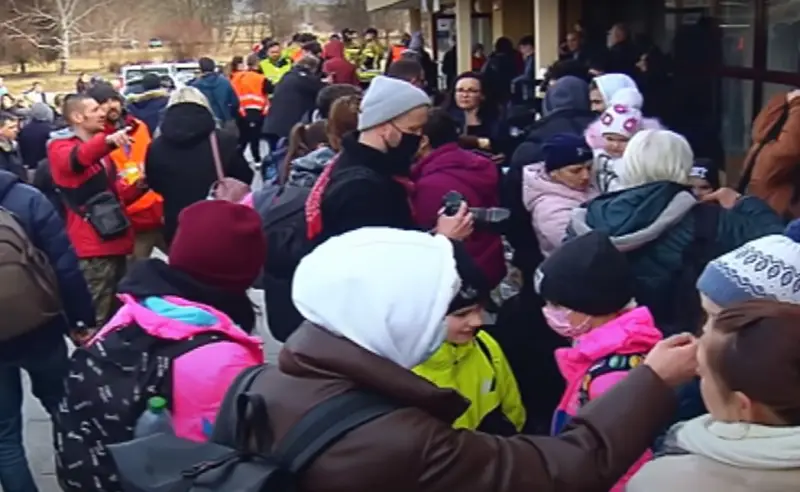 Замглавы МИД Польши назвал «огромным бременем» вероятную вторую волну беженцев с территории Украины