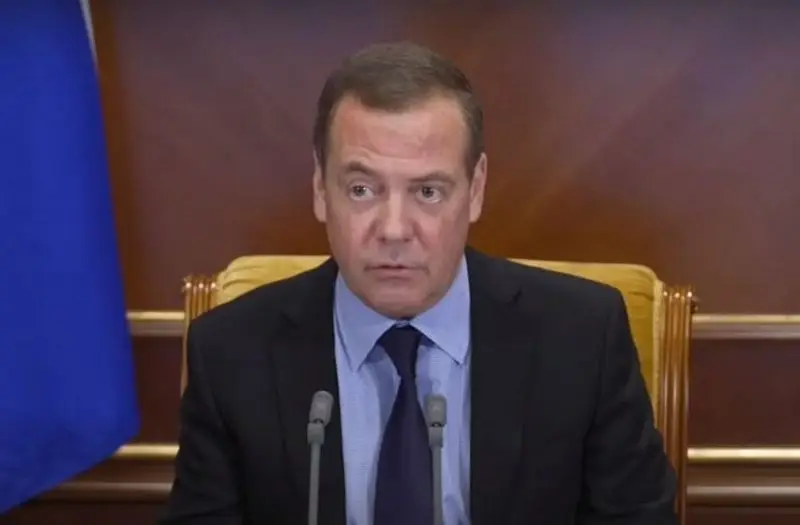 Медведев: Существование Украины на исторических российских землях фатально для украинцев