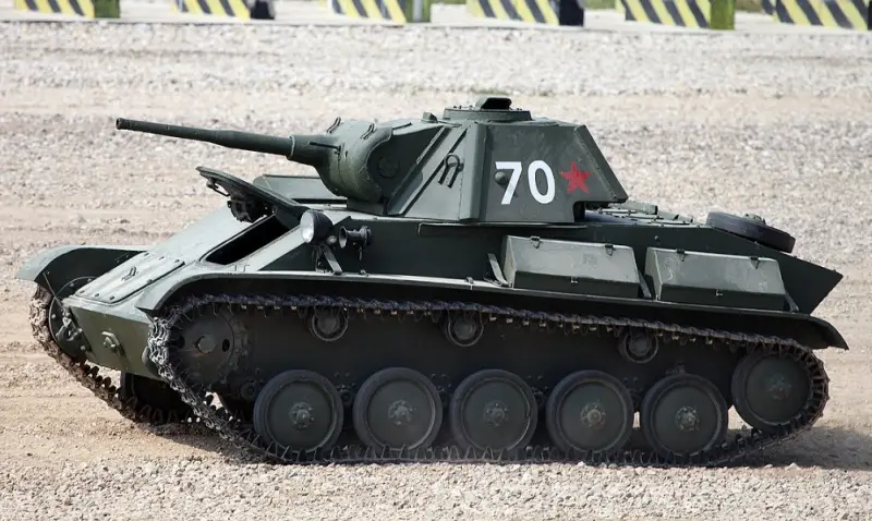 T-70 - um tanque que deveria substituir o T-60