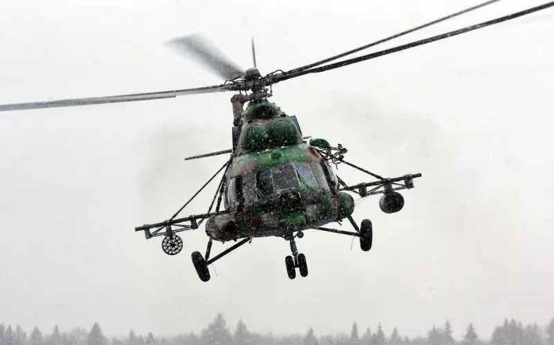 Появились кадры аварийной посадки вертолёта Ми-8 на трассе в Брянской области