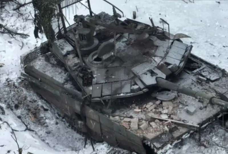 В Сети появились кадры боя российского танка Т-90М с двумя БМП Bradley ВСУ под Авдеевкой