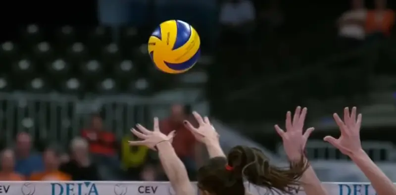 Потому что не Украина и не Израиль: сербских волейболисток наказали за отказ играть с командой из Косово