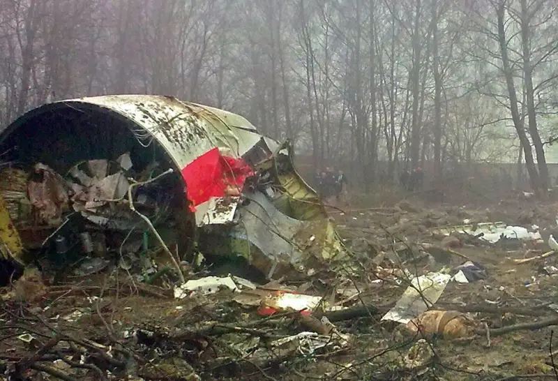 Минобороны Польши признало окончательным доклад комиссии по расследованию авиакатастрофы под Смоленском