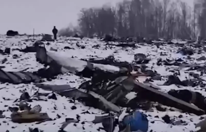 СК РФ показал найденные на месте крушения Ил-76 документы погибших военнопленных