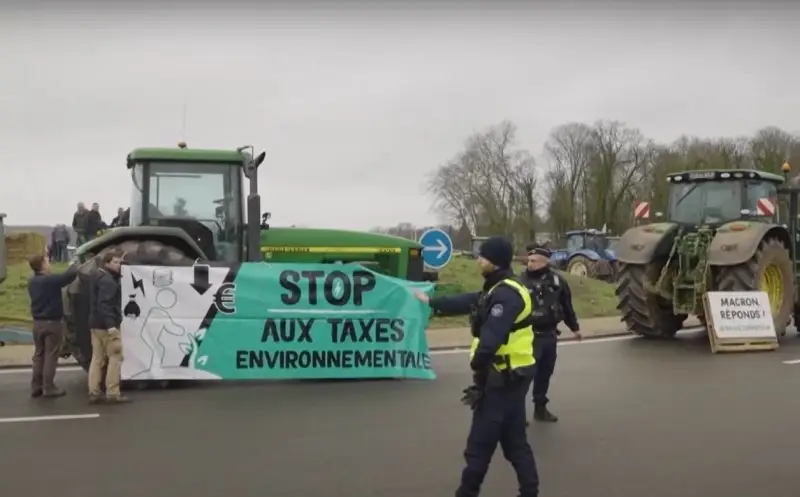 Politico: Французские фермеры обещают «осаду» Парижа, несмотря на уступки со стороны правительства