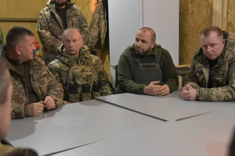 Посетивший позиции ВСУ под Купянском министр обороны Украины Умеров пообещал ВС России «неприятные сюрпризы»