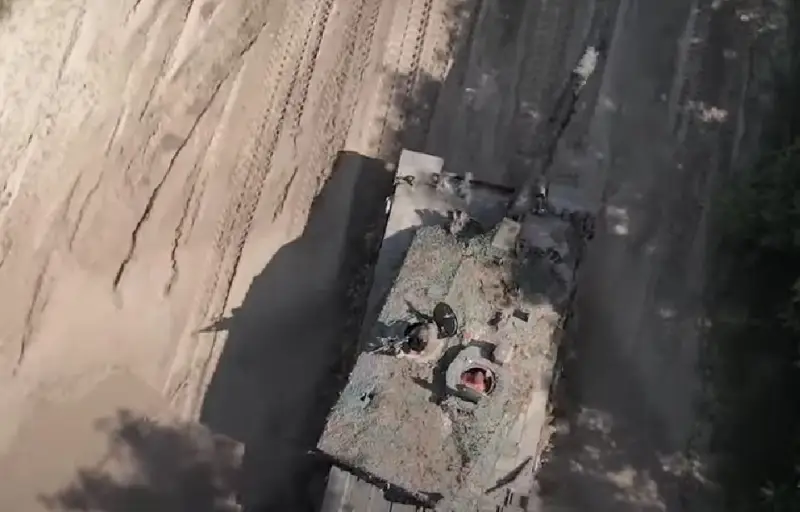 Показаны кадры уничтоженной на Запорожском направлении бронетехники ВСУ, включая танк Challenger 2