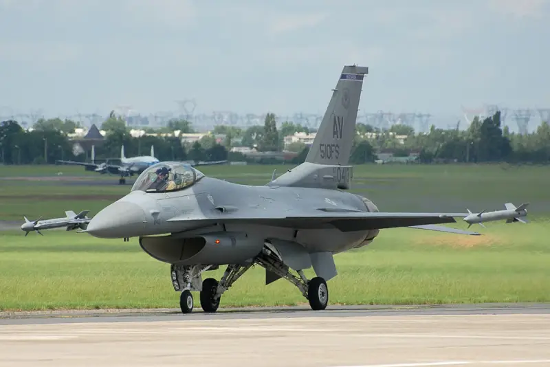 Отставной офицер СБУ прогнозирует нанесение ударов ВС РФ по самолётам F-16 в случае их появления на украинских аэродромах