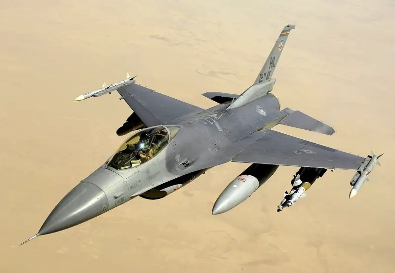 Bloomberg: Байден просит Конгресс одобрить продажу Турции истребителей F-16 после сделки с НАТО
