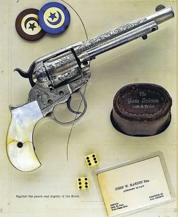 Визитка Хардина и револьвер Кольт модели 1877 года, изъятый у него в мае 1895 г. при аресте за незаконное ношение оружия в Эль-Пасо