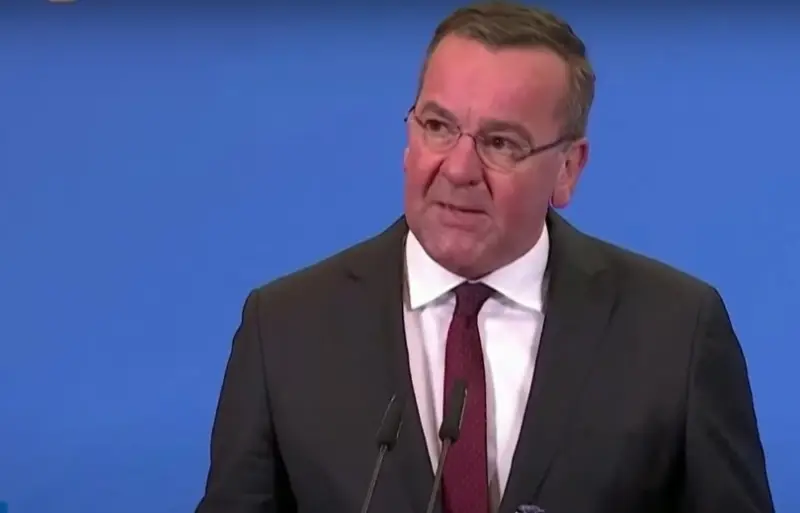 Глава Минобороны ФРГ разъяснил идею принимать на службу в Бундесвер людей без немецкого гражданства