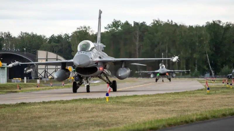 Займёт около года: ВВС Польши начали практическое обучение будущих пилотов F-16