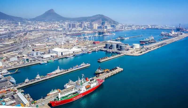 Военно-морские учения ЮАР и других стран вблизи с мысом Доброй Надежды могли бы полностью перекрыть трафик между Азией и Европой