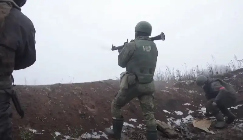 После обхода с юга ВС РФ продолжили штурм Новомихайловки на Марьинском участке фронта - уже с двух направлений