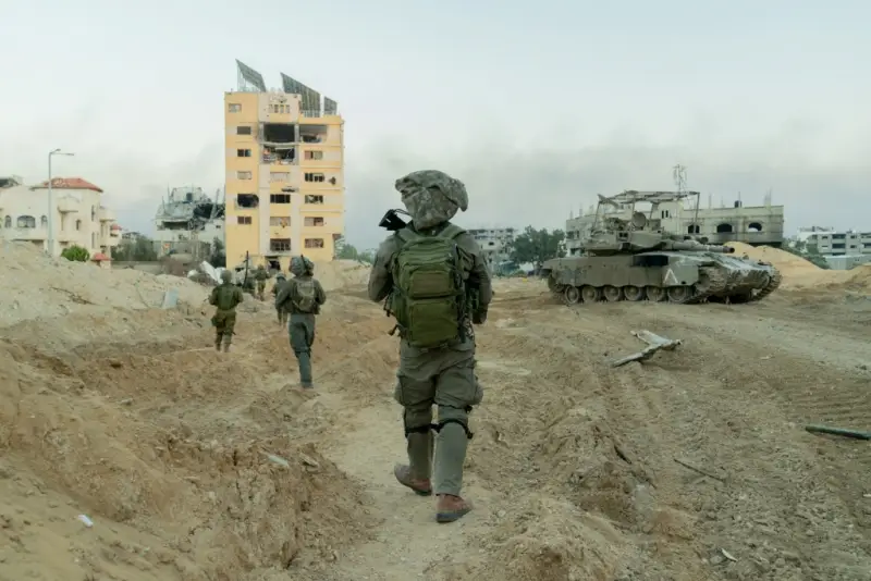 Арабская пресса: Израильские военные штурмуют город Аль-Бира и проводят массовые рейды на Западном берегу